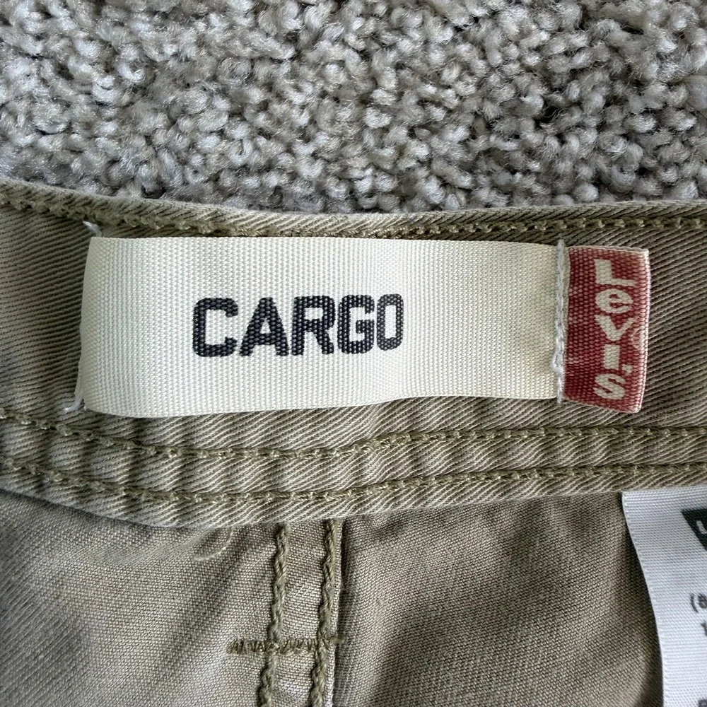 Y2K Levi's Cargo Shorts Mens 34 Beige Cotton Canvas Flat Front Workwear Casual